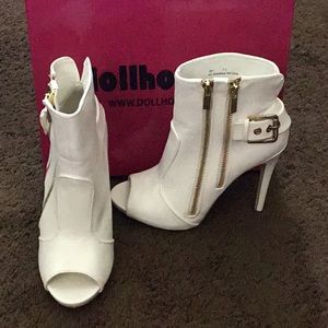 Peep toe zip up ankle booties